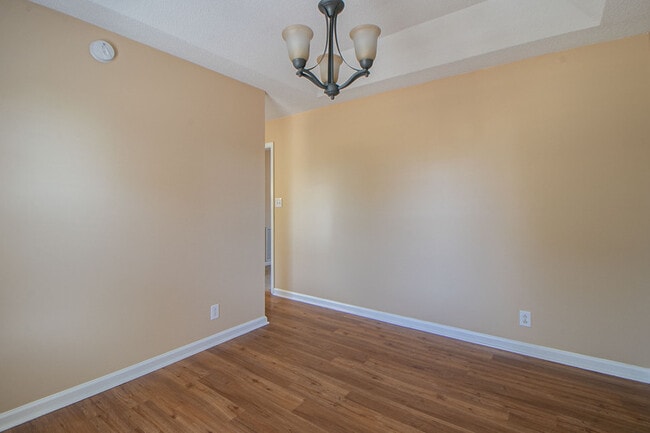 Building Photo - 207 Ruf Dr