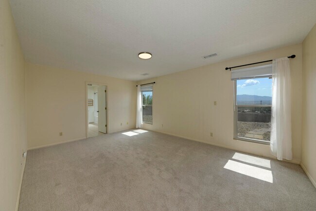 Building Photo - 814 Palmas Altas Dr SE