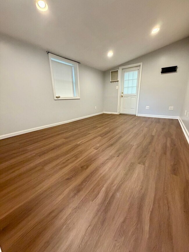 Building Photo - 300 Winding Way