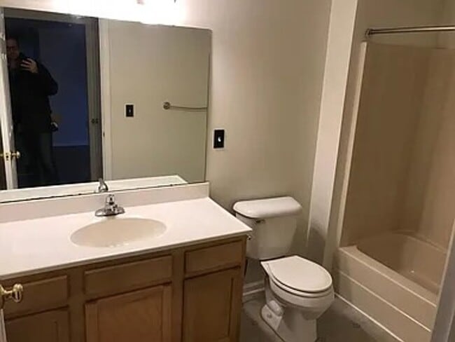 Building Photo - Section 8 Approved | Charming 3 Bed / 1 Bath Home in Lansing