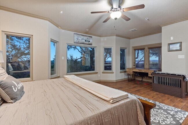 Building Photo - 785 Lake Forest