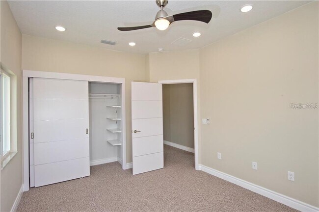 Building Photo - 1927 Greenbriar Ter