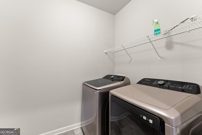 Building Photo - 4656 Silver Oak Dr SW