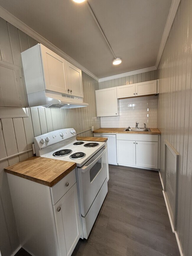 Building Photo - 1437-1459 W. Fourth St. - 12 Unit