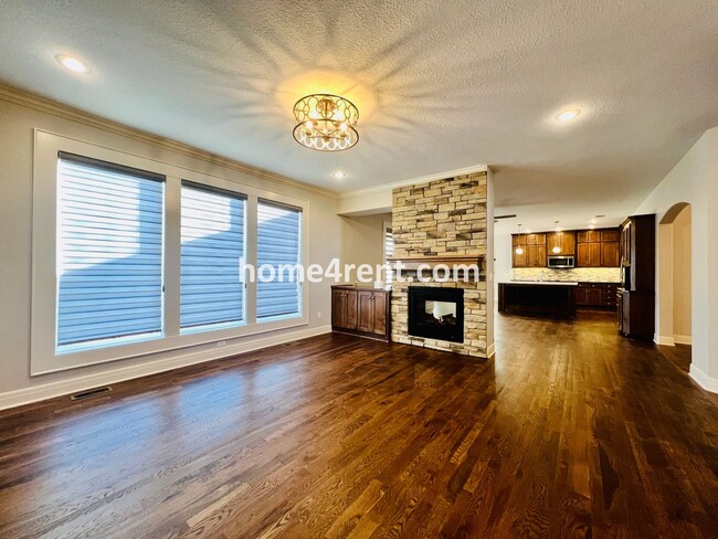 Building Photo - Gorgeous Home in Blue Valley Schools, Wood...