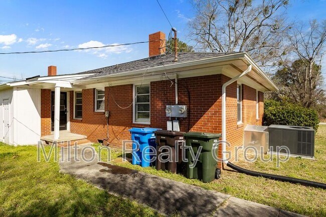 Building Photo - 1208 S 9th St