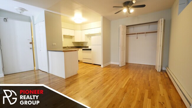 Building Photo - 1447 N Dearborn St