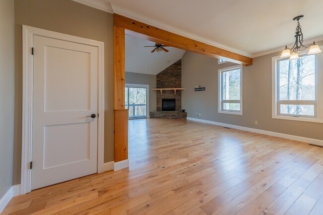 Building Photo - 211 Spicewood Dr