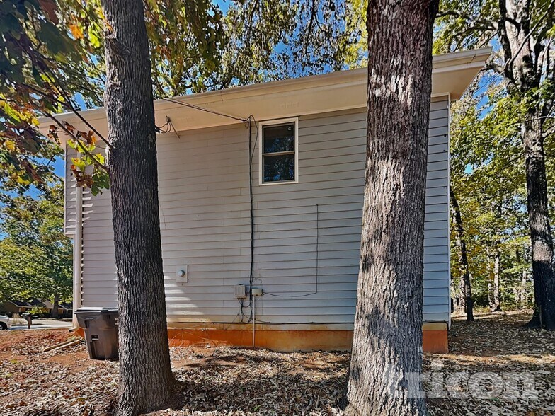 Building Photo - 60 Beaverdam Ct