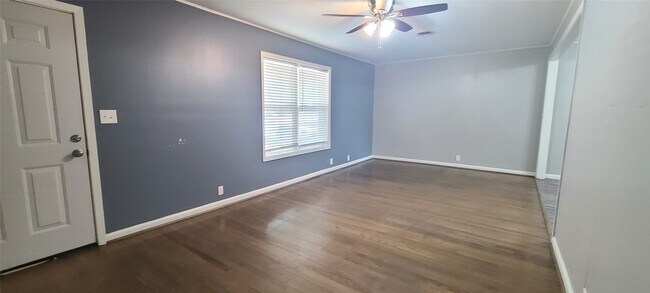 Building Photo - 1418 N Roberson St