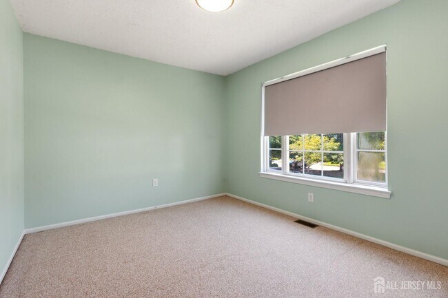 Building Photo - 50 Glen Oaks Ct