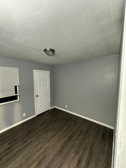 Building Photo - 10100 Brownie Dr