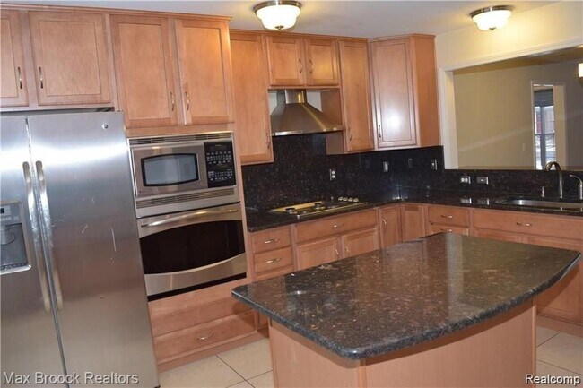 Building Photo - 28431 Carlton Way Dr