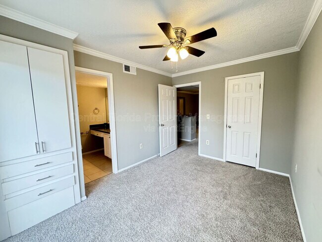 Building Photo - 120 Blue Pointe Way