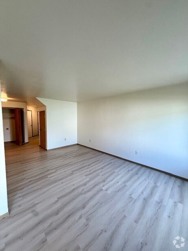 Building Photo - Charming 3 Bed, 1.5 Bath Unit in the Heart...