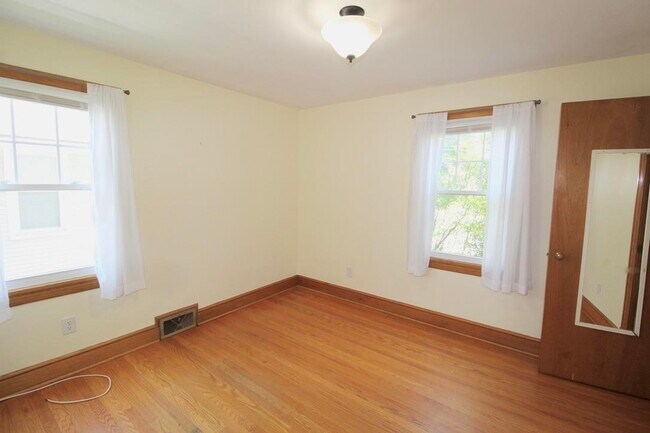 Building Photo - 103 Dinkel Ave