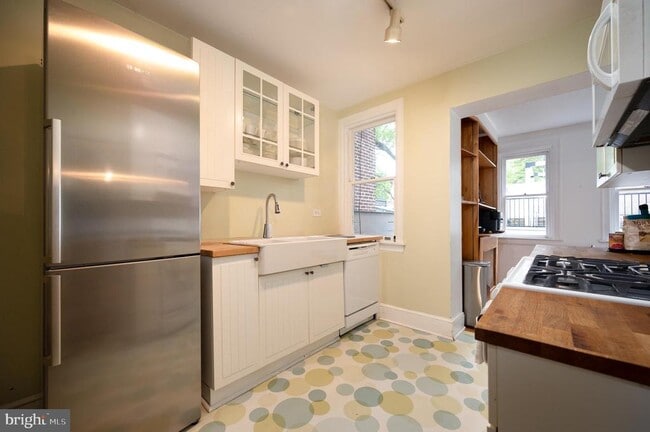 Building Photo - 1406 Lovering Ave