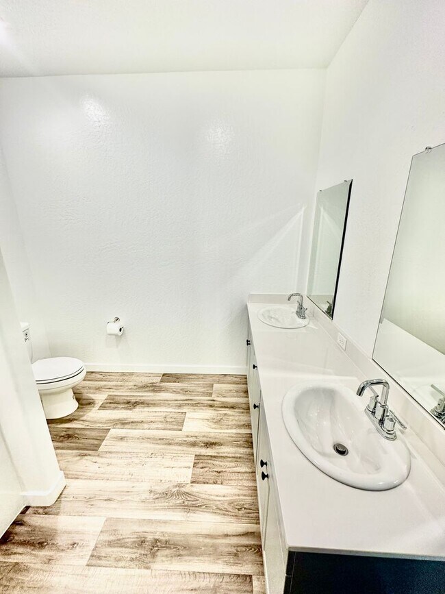 Building Photo - Newly-Built NextGen 5 bed 3.5 bath Lennar ...