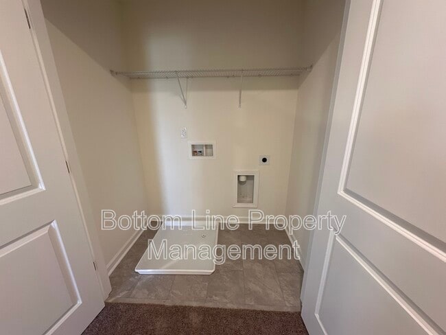 Building Photo - 5278 Maynard Hl Dr