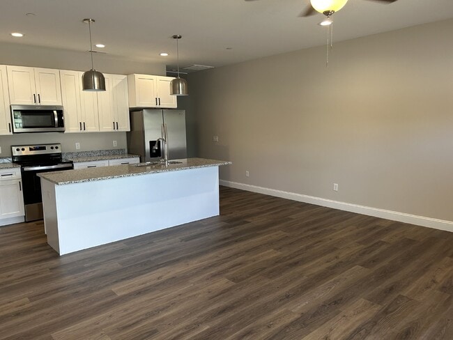 Building Photo - Now Leasing: 1 Bedroom, 1 Bathroom Apartment in Cypress Ridge