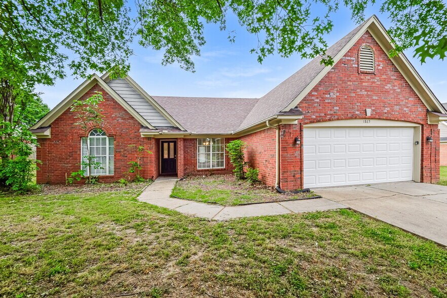 Building Photo - 1865 Winners Cir N