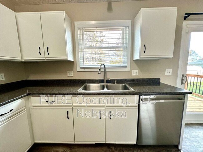 Building Photo - 8005 S 152nd St