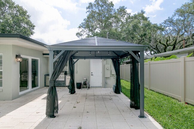 Building Photo - Gorgeous Mid-Centry Modern 3bed/2bath with...