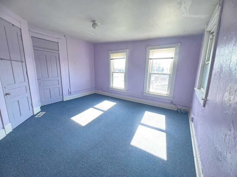 Beddroom 2 - 328 W High St
