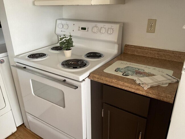 Building Photo - 1320 Briar Manor