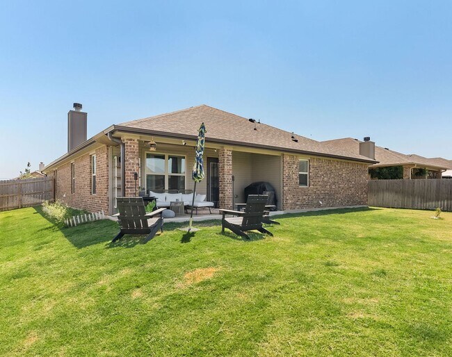 Building Photo - Half Off First Months Rent!!!