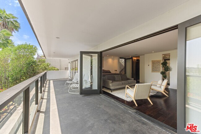 Building Photo - 2300 Ronda Vista Dr