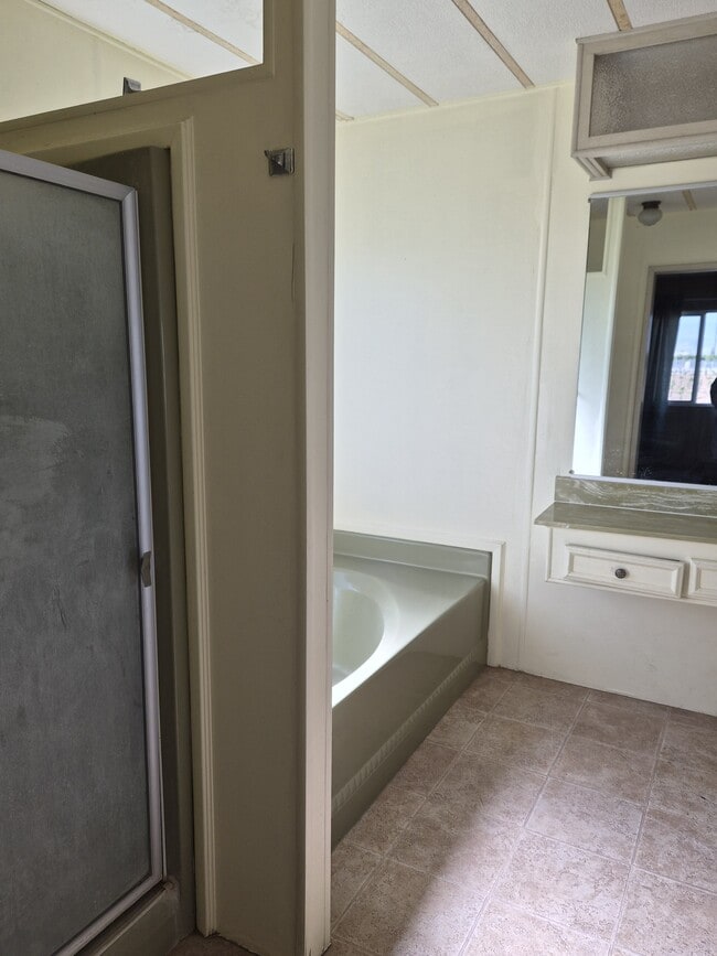 Building Photo - 9285 Ave 412