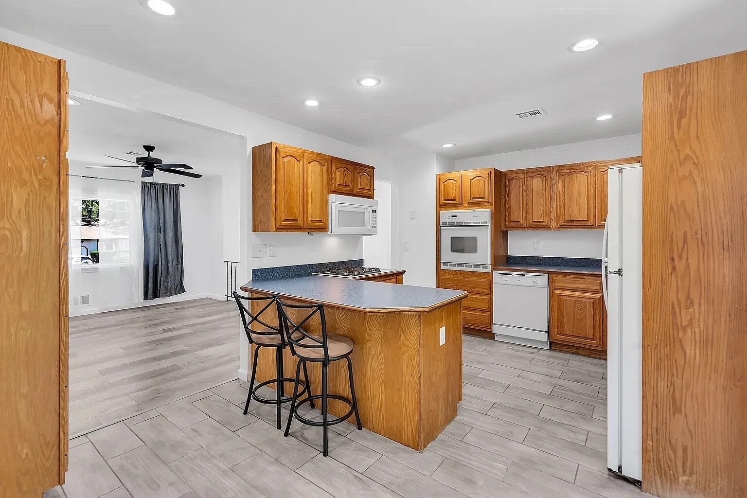 Building Photo - 2144 Dover Pines Ave