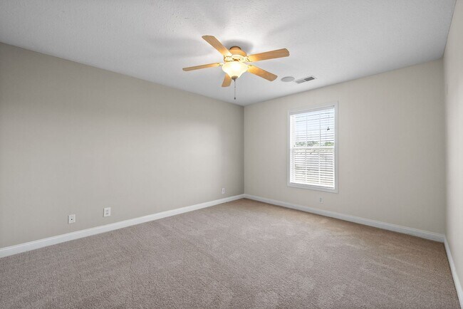 Building Photo - 680 Foxfield Dr