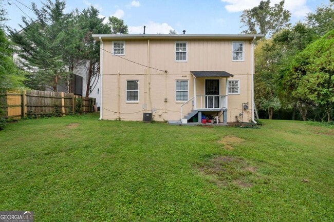 Building Photo - 2542 White Oak Dr