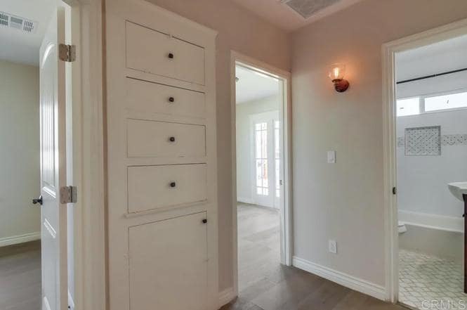 Building Photo - 2877 Collier Ave