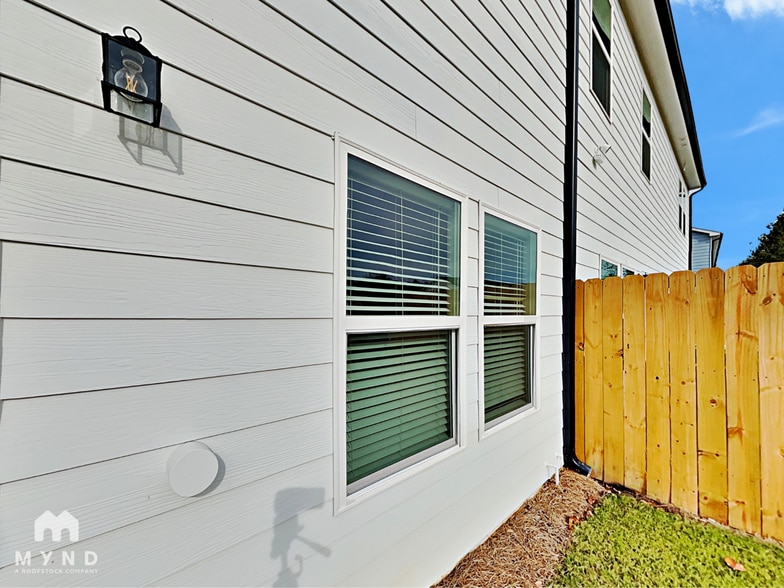 Building Photo - 6171 Redan Overlook