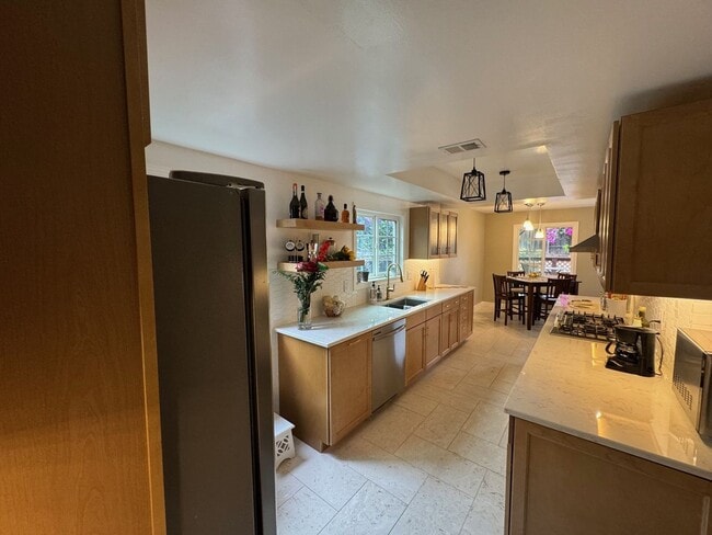 Building Photo - Coming soon!! beautiful spacious 3 bedroom...