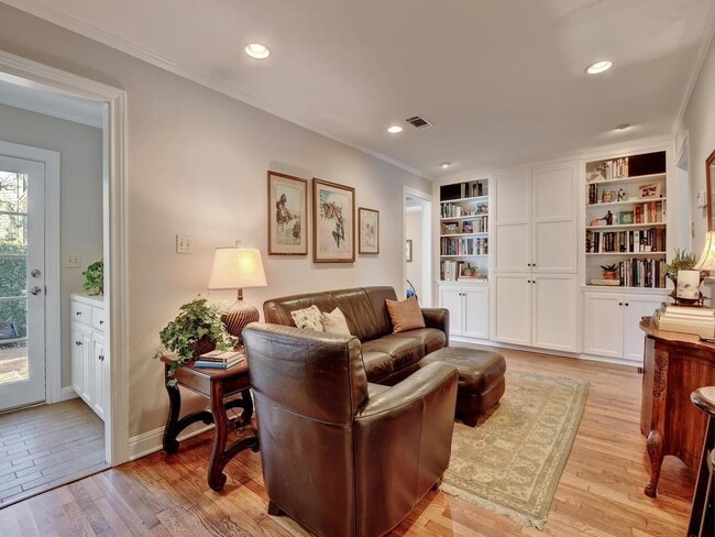 Building Photo - 2203 Sunny Slope Dr