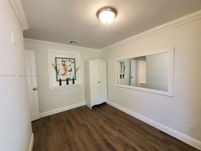 Building Photo - 126 NW 8th Ave