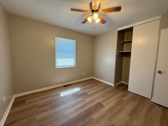 Building Photo - 3 Bedroom, 2 Bath home in Live Oak