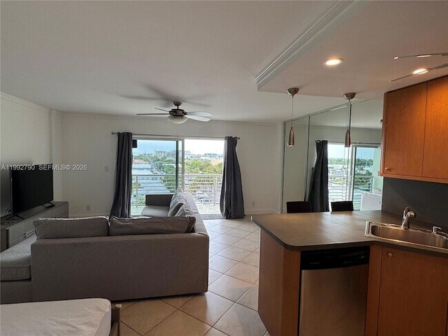 Building Photo - 2900 NE 30th St