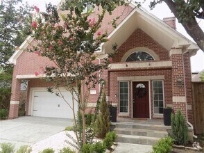 Building Photo - 4254 Bissonnet St