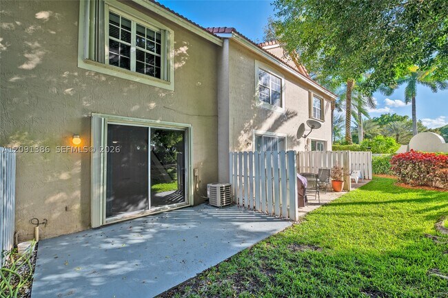 Building Photo - 621 Talavera Rd
