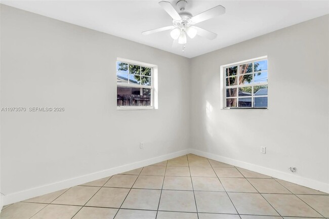 Building Photo - 1130 N 70th Ave