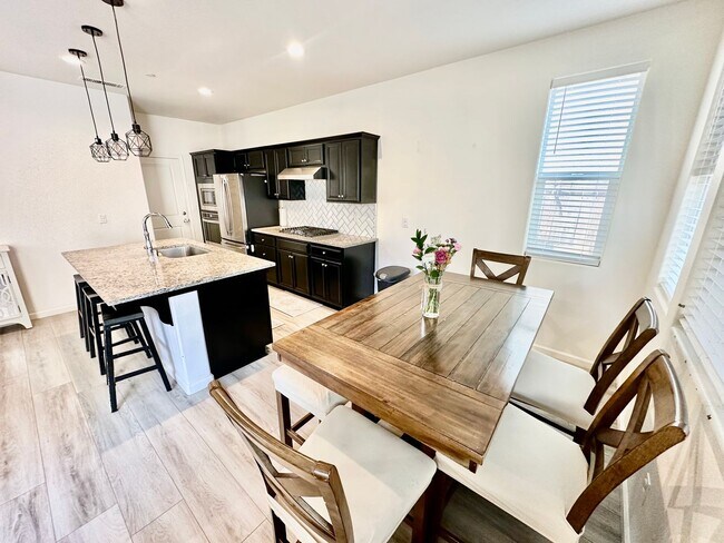 Building Photo - Newly Built 3/2.5 Bonadelle Home in Riverstone Community