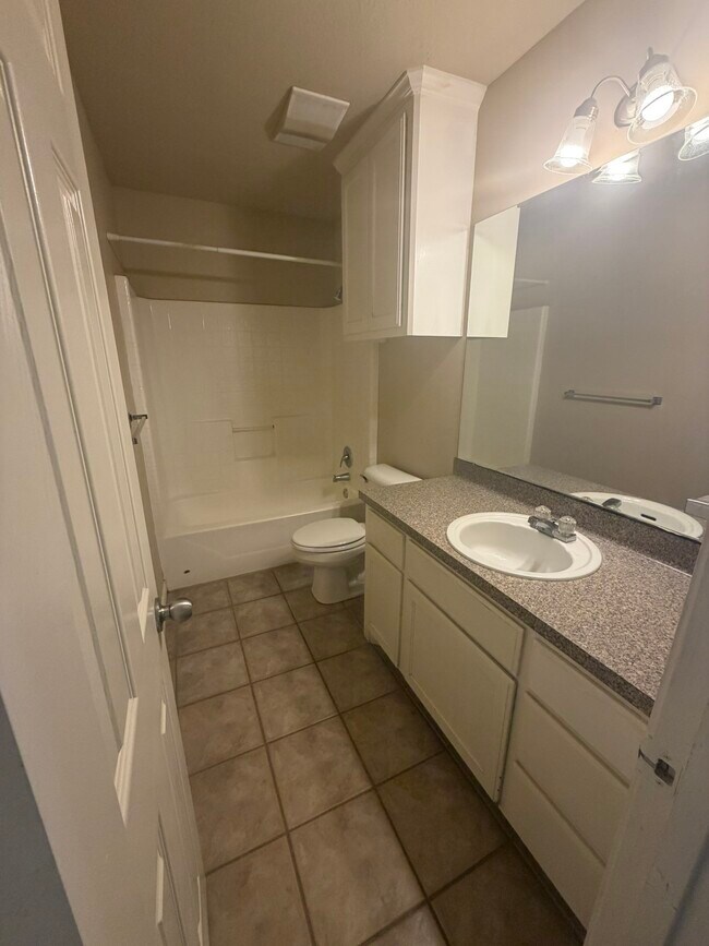 Building Photo - 1437 Western Oaks Ct