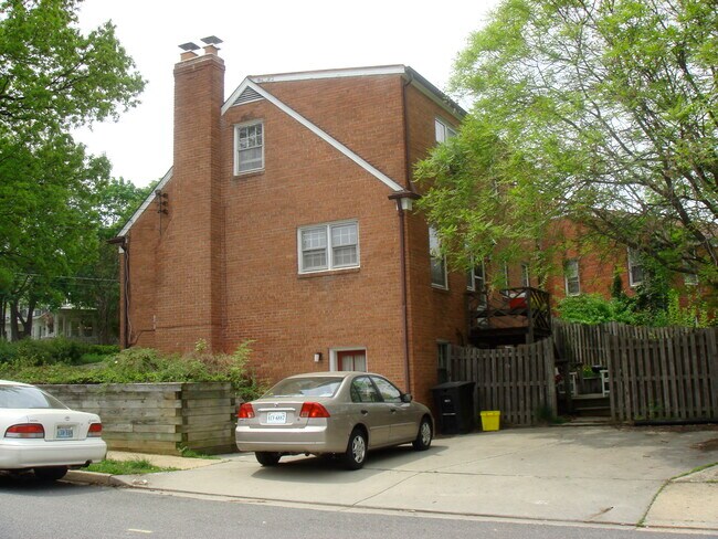 Building Photo - 2001 N Glebe Rd