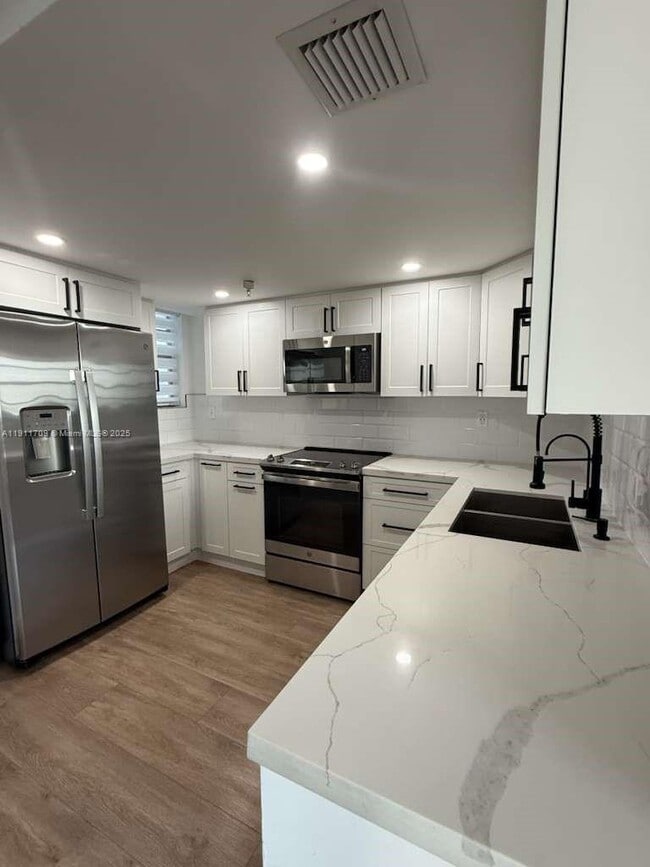 Building Photo - 6820 Indian Creek Dr