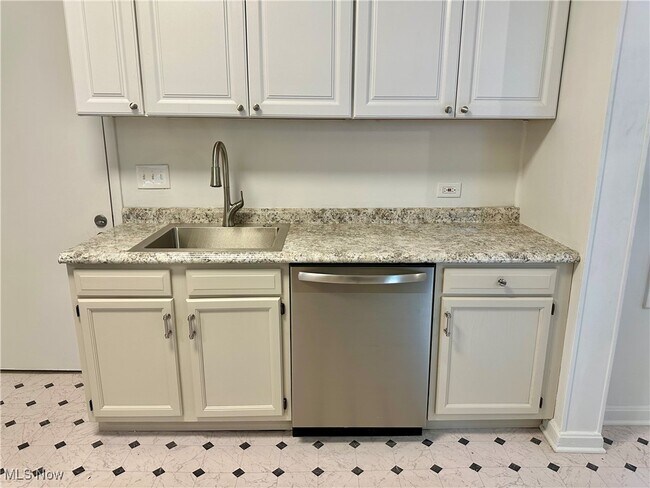 Building Photo - 1855 W 65th St